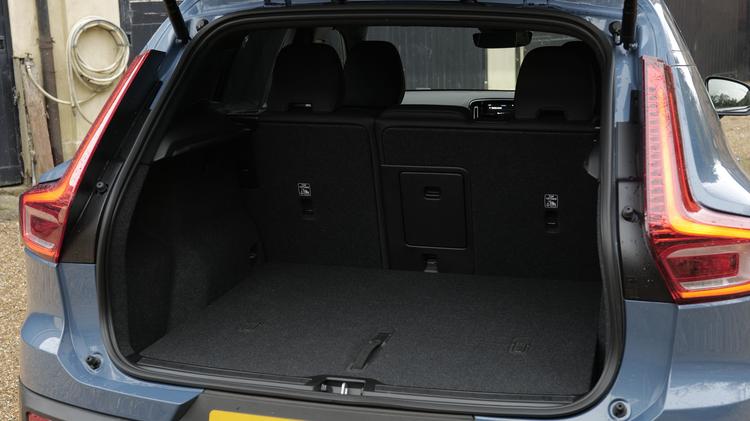 VOLVO XC40 ESTATE 2.0 B4P Plus Pro Black Edition 5dr Auto